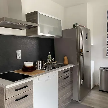 Apartament 3 Pieces Avec Balcon Et Climatisation A - Fr-1-553-298 *
